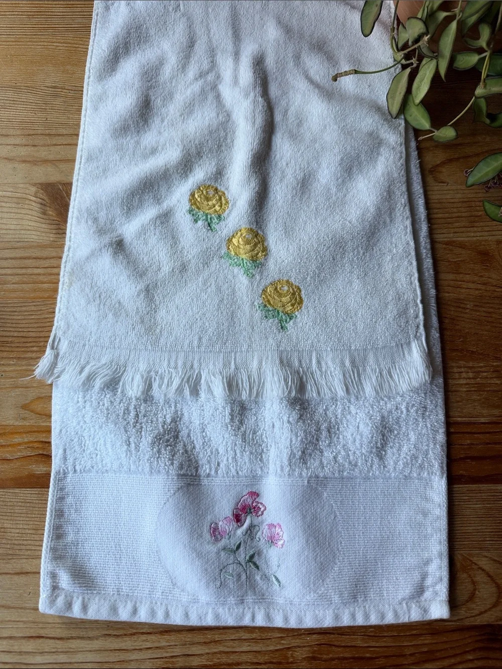 Vintage White Embroidered Floral Hand Towels